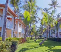 A three-night, all-inclusive stay at RIU Bambu starts at approximately $770, exclusive of airfare.  // © 2011 Apple Vacations